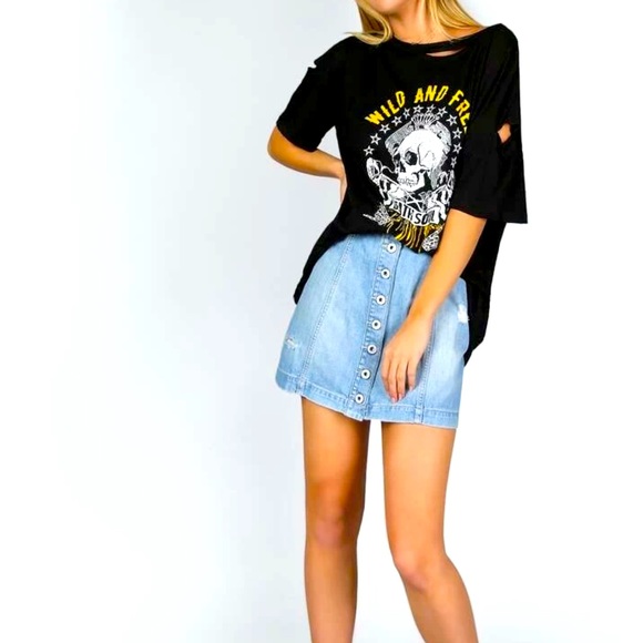 *3/$18* Oversized Distressed Skull Tee - Picture 1 of 4